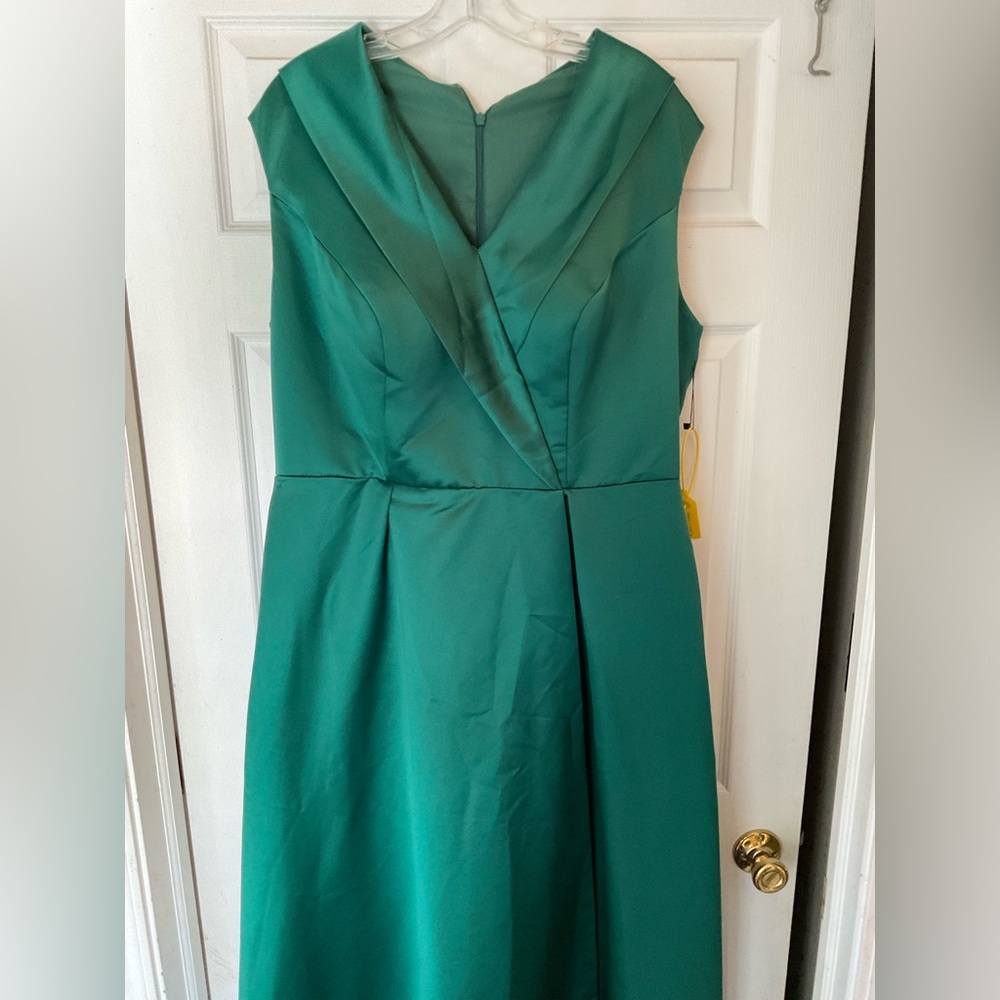 Emerald Satin Plus Maxi Dress - Picture 6 of 8